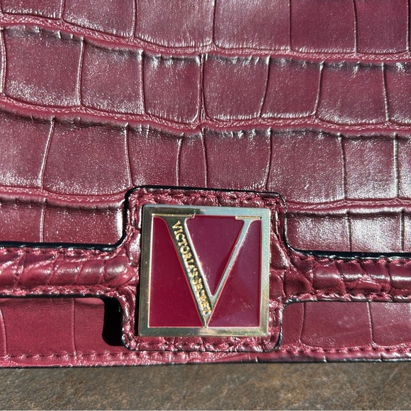 Victoria’s Secret Elegant Burgundy Croc-Embossed Chain Bag - Picture 2 of 10